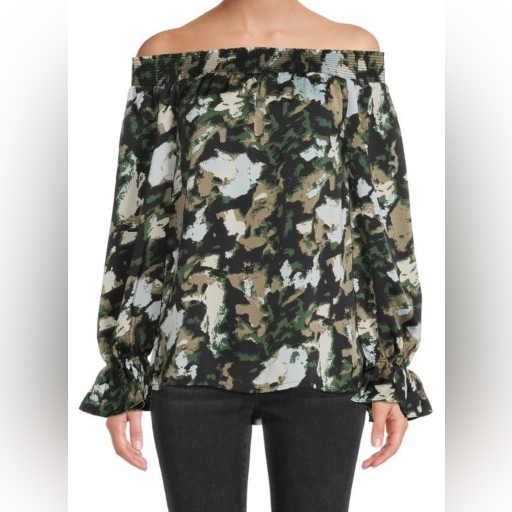 NWT Off the shoulder blouse cameo print, slim fit, puff sleeves, casual or party